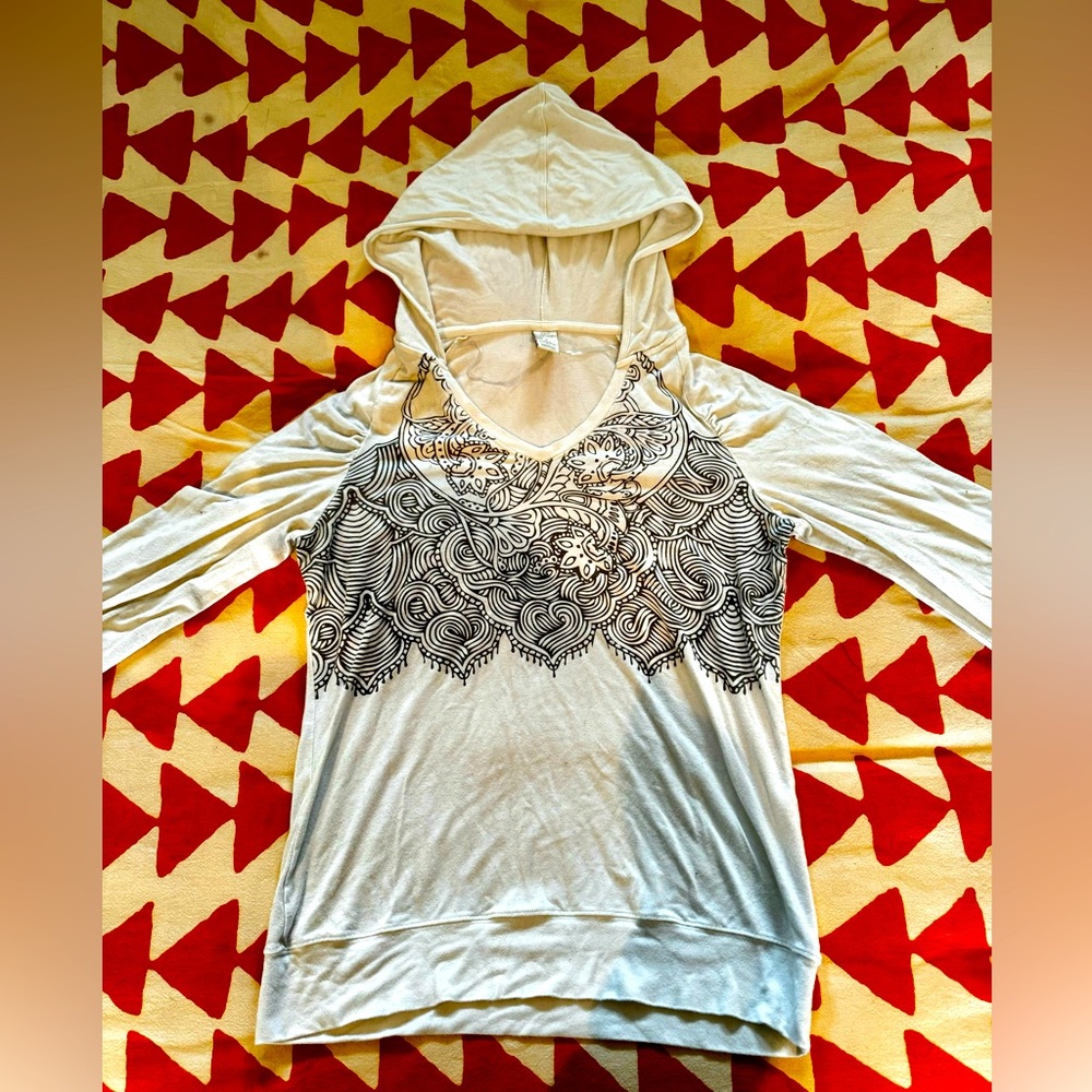 Prana long-sleeved & hooded top with Mandala design 🕉️